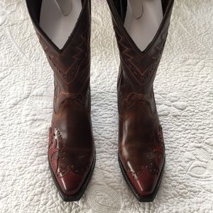 Brown ladies cowboy boots. Unworn new